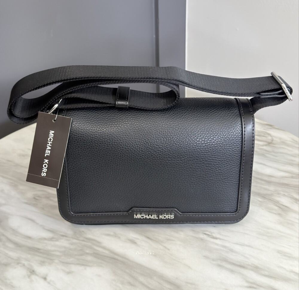 Michael Kors Black Crossbody Bag Magnetic Closure Inner Pockets Solid